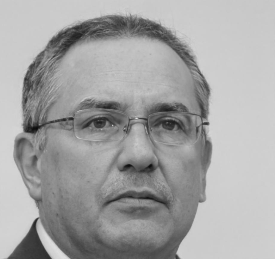 Retrato profesional de Adrián Montesinos